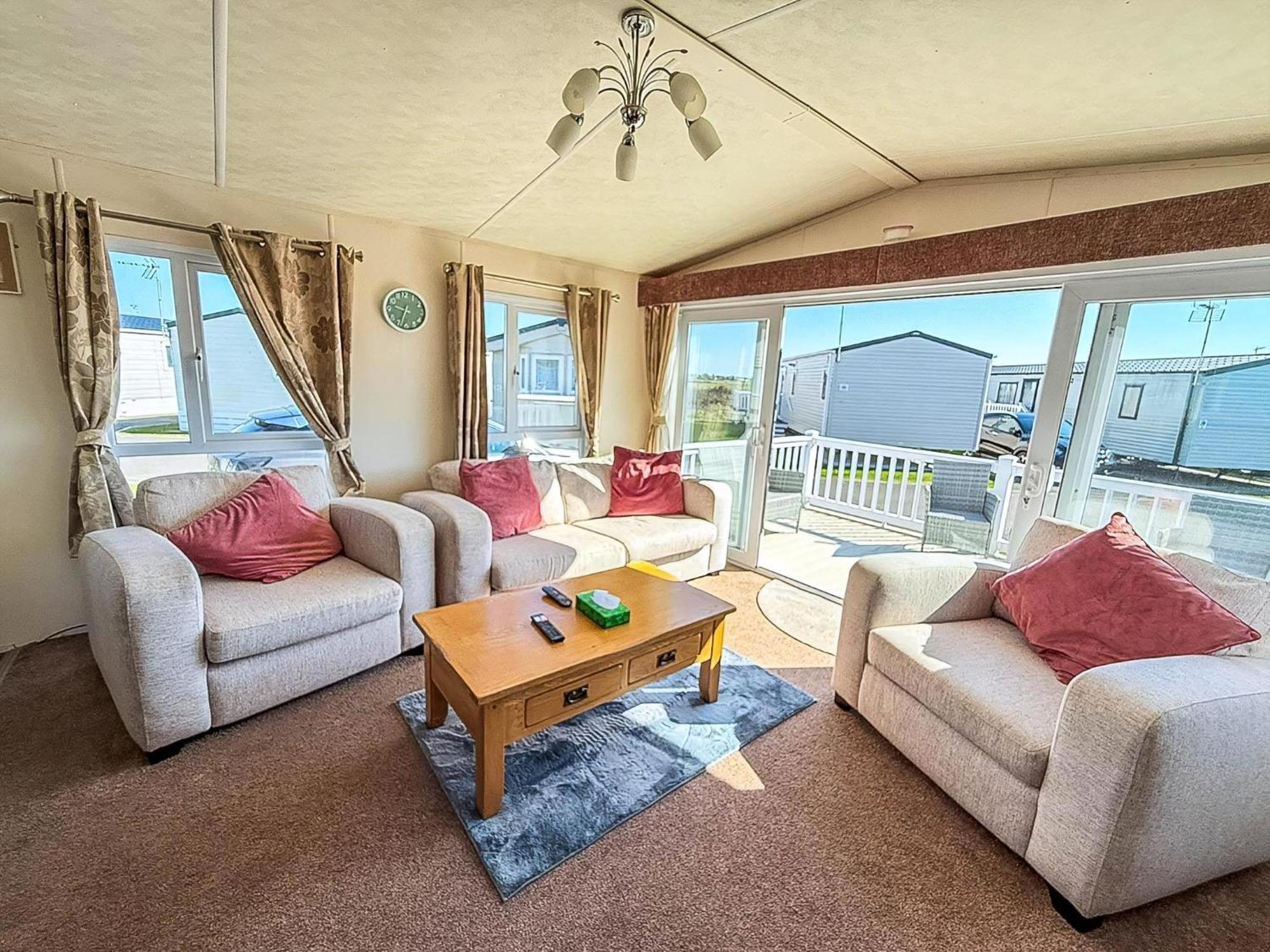Beautiful Caravan With Decking Wifi At St Osyth Beach Holiday Park Ref 28077Dw แคลกตัน-ออน-ซี ภายนอก รูปภาพ